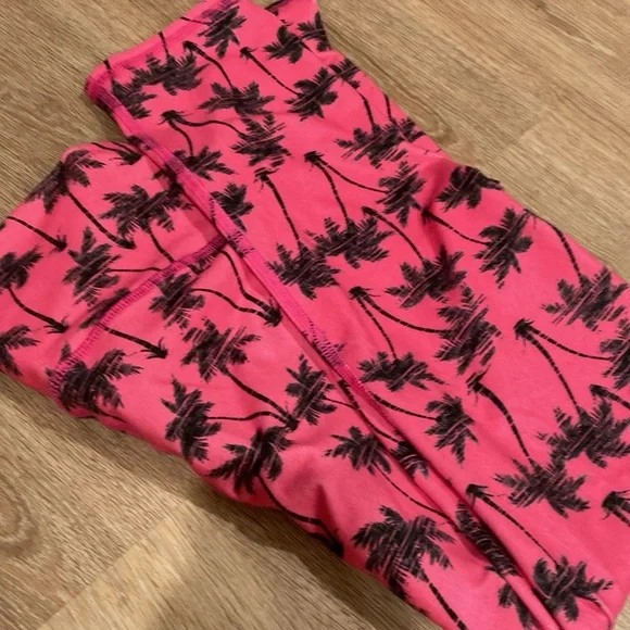 Women’s hot, pink palm tree, yoga, pants, size medium - Picture 5 of 7